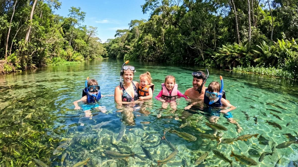 Família aproveitando passeio ecológico em Bonito MS durante os feriados de outubro